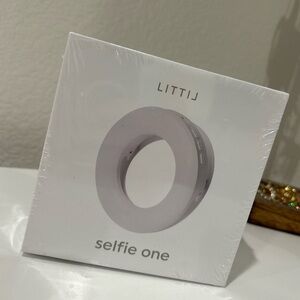 Brand new Littil Selfie One ring light 💕